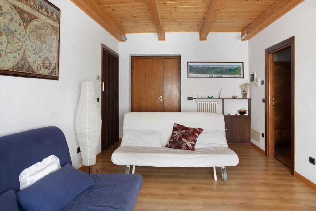 Atirano Villa Bagian luar foto